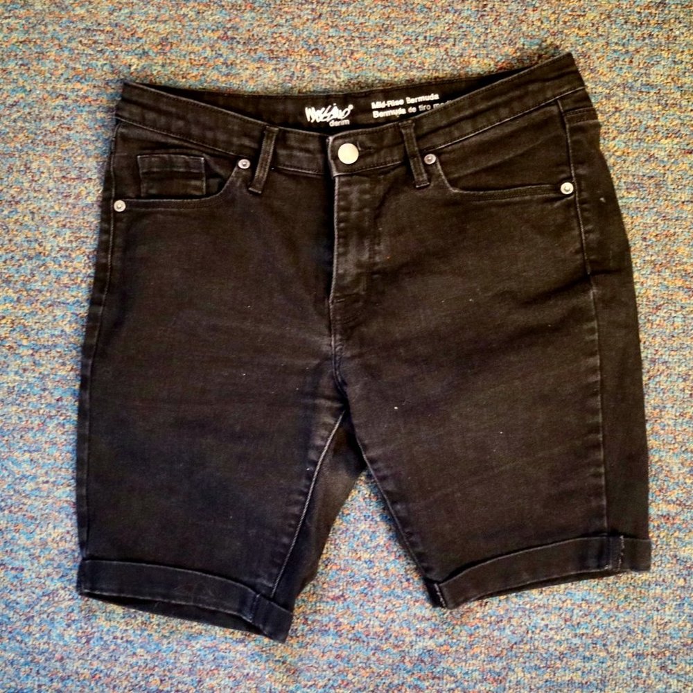 Black mid-rise bermuda denim shorts